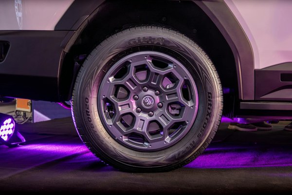 Scopri l'Innovazione dei Nostri Veicoli